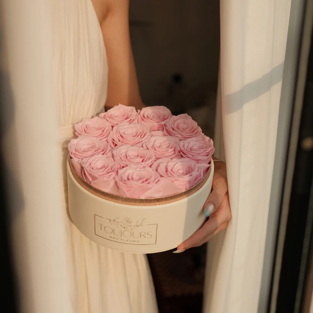 Preserved flower arrangement